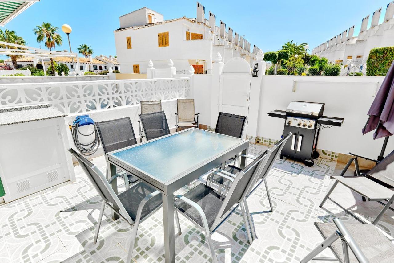 Espanhouse Sonia In La Zenia Playas De 奥里韦拉 外观 照片